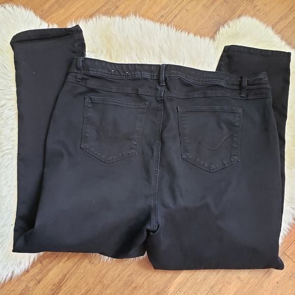 Dressbarn Plus Size Pants - Picture 4 of 5